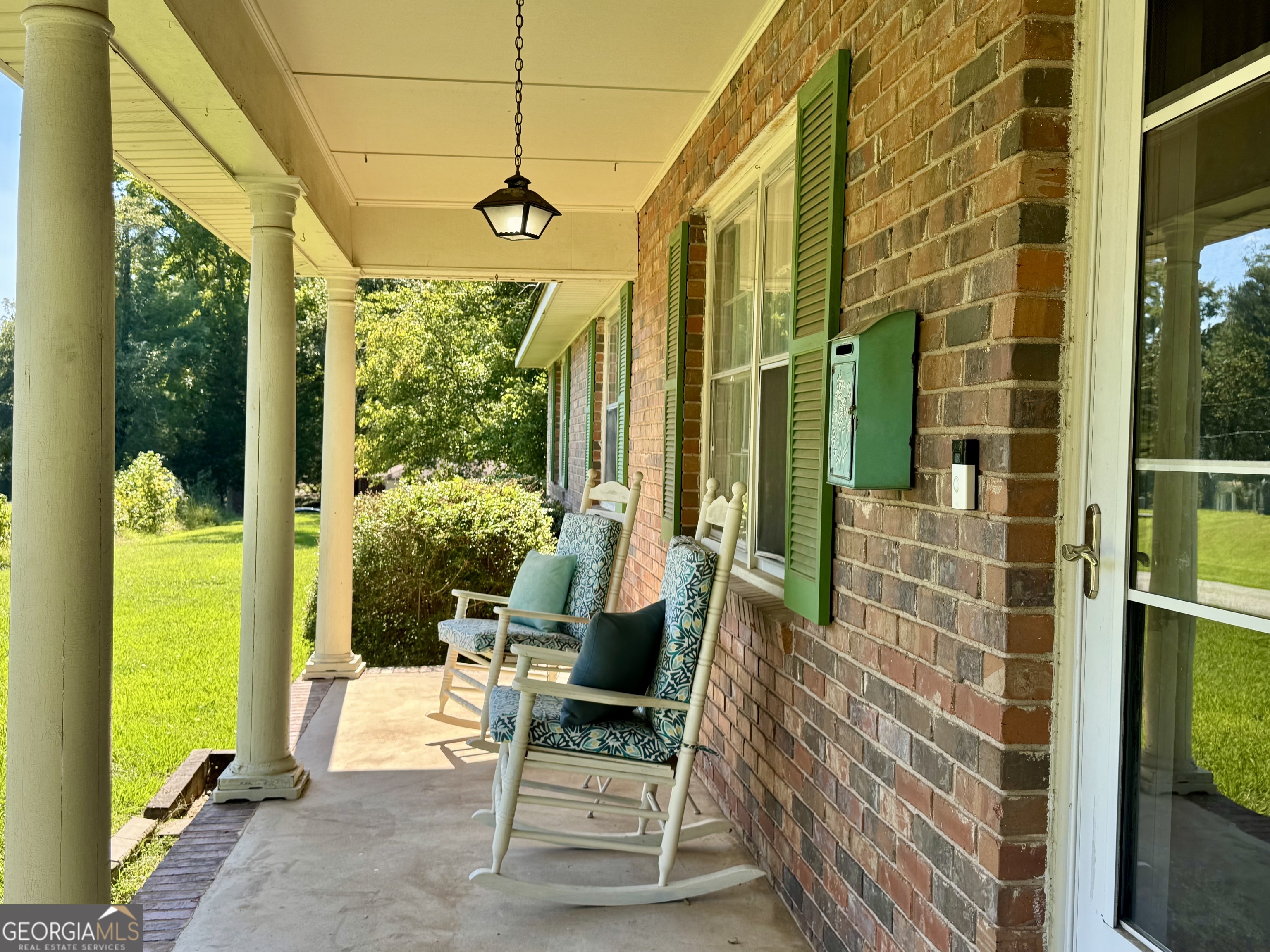 324 North Rhodes Street Union Point, GA 30669 - Photo 3 of 94