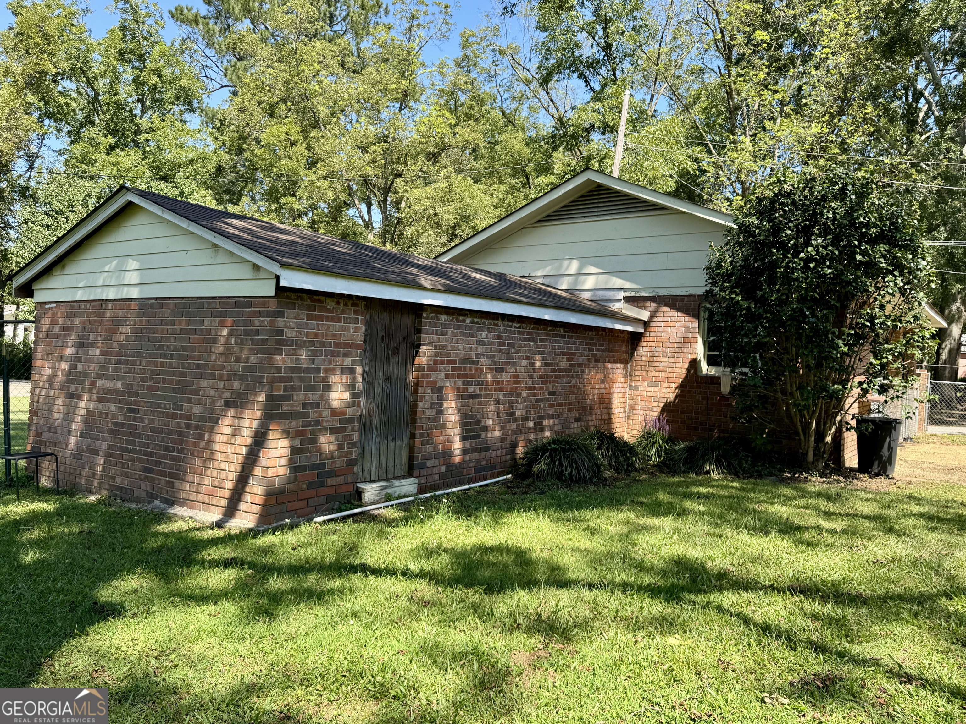 324 North Rhodes Street Union Point, GA 30669 - Photo 83 of 94 a backyard of a house with plants and large tree