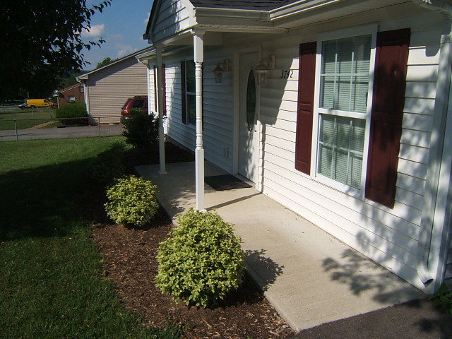 3742 New Spring Branch Road Southeast Roanoke, VA 24014 - Photo 7 of 11 Front