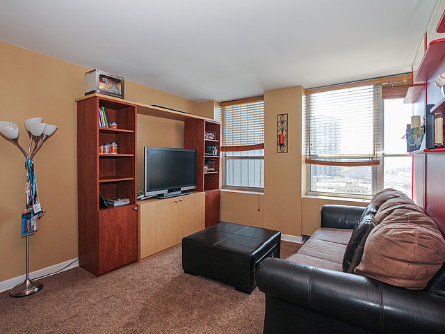 655 West Irving Park Road, Unit 1511 Chicago, IL 60613 - Photo 7 of 14
