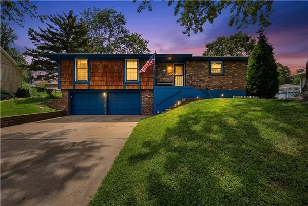 $285,000 | 2524 South Whitney Avenue, Independence, MO 64057