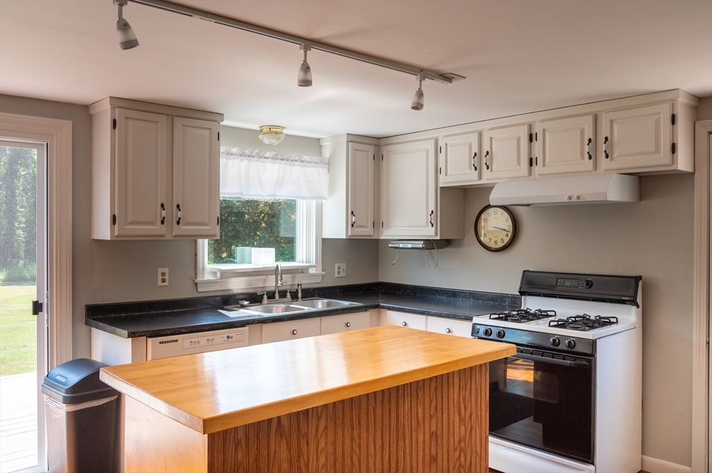 72 New Street Rehoboth, MA 02769 - Photo 6 of 42