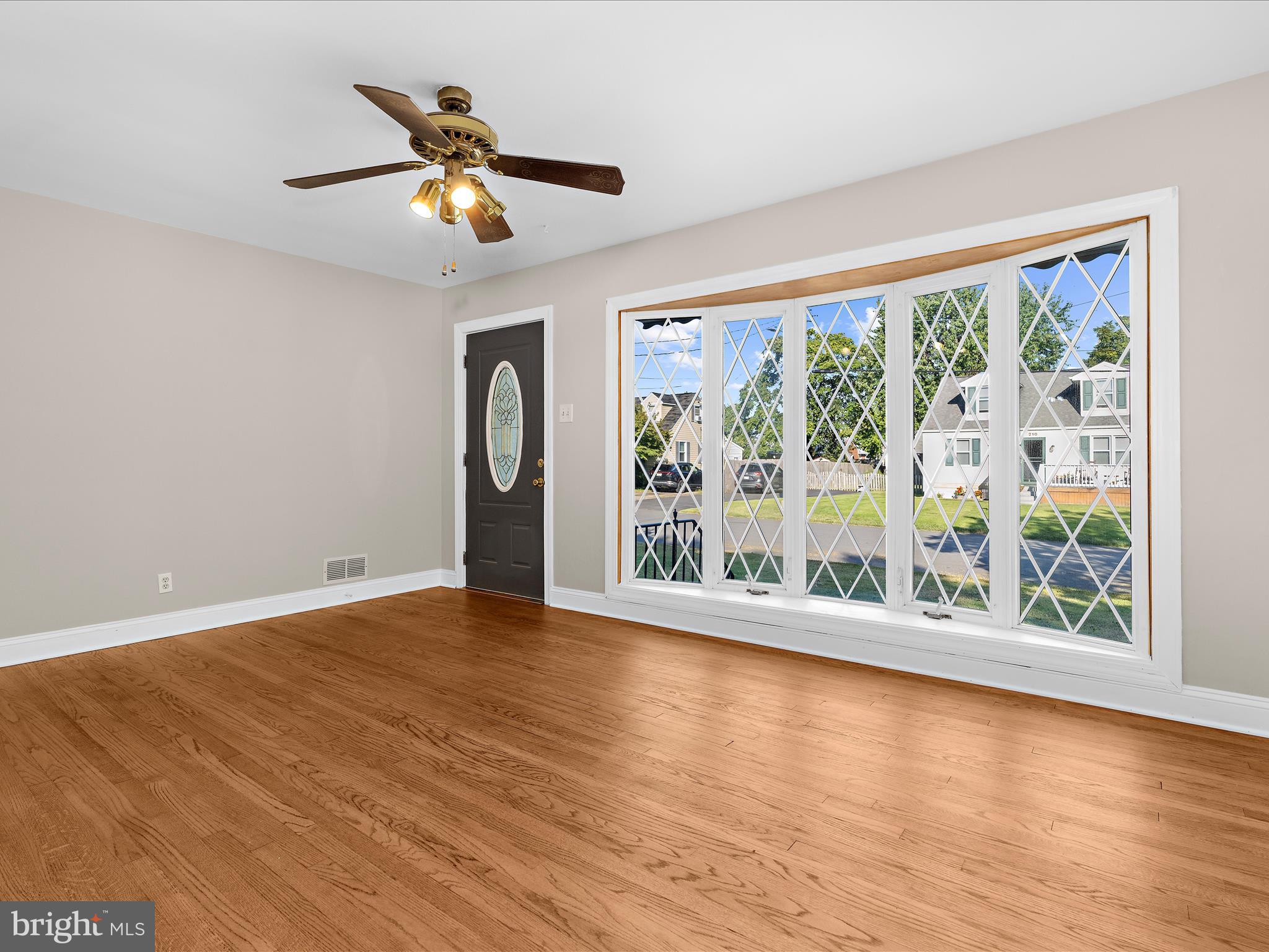 211 Arundel Road Pasadena, MD 21122 - Photo 4 of 50 Gallery Image 4