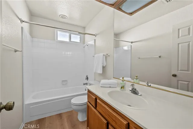 $499,990 | 19002 Ave Of The Oaks, Newhall, CA 91321