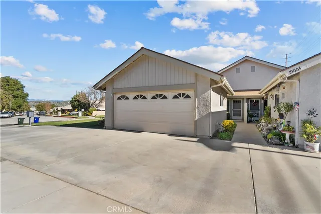 $499,990 | 19002 Ave Of The Oaks, Newhall, CA 91321
