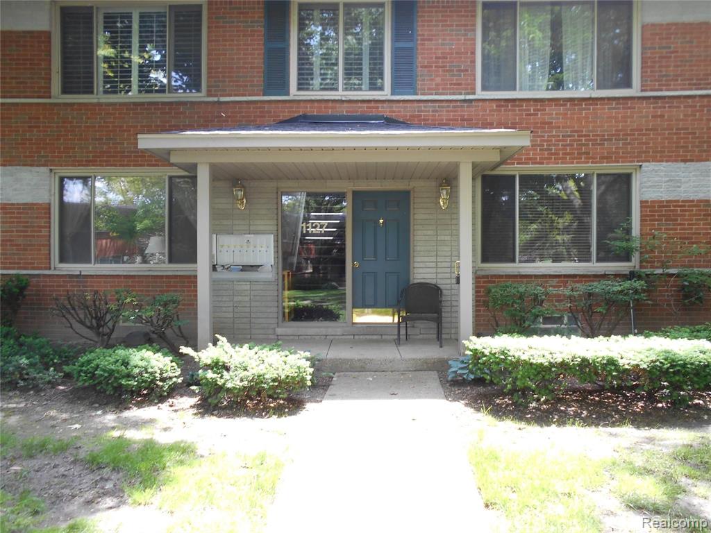 1127 Derby Road Birmingham, MI 48009 - Photo 2 of 18