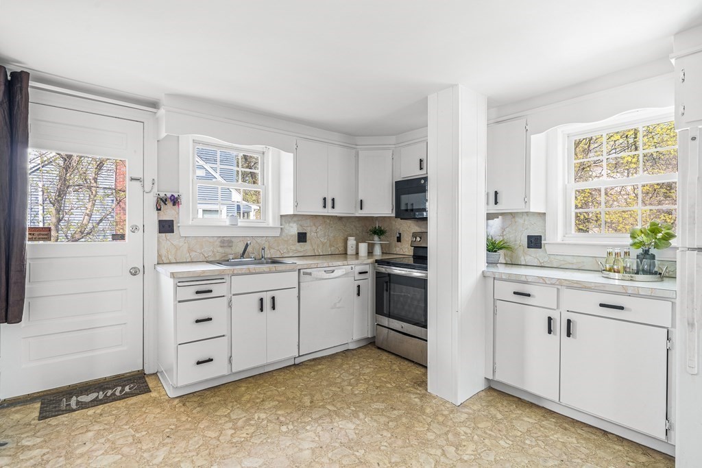 183 Derby Road Melrose, MA 02176 - Photo 11 of 37 Gallery Image 11