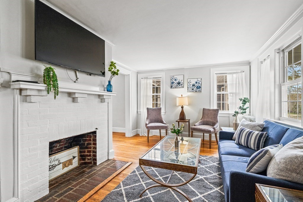 183 Derby Road Melrose, MA 02176 - Photo 3 of 37 Gallery Image 3