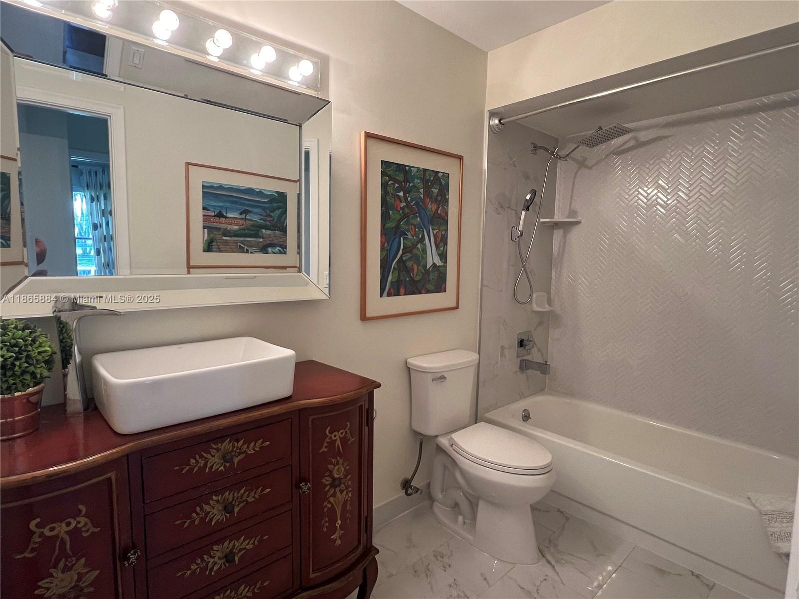 6198 Brandon Street, Unit 6198 Palm Beach Gardens, FL 33418 - Photo 20 of 26 a bathroom with a toilet a sink and bathtub