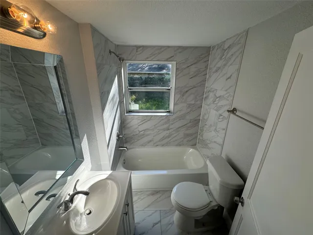 $1,550 | 512 Rice Street, Angleton, TX 77515