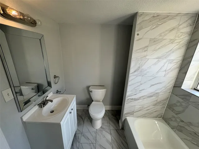 $1,550 | 512 Rice Street, Angleton, TX 77515