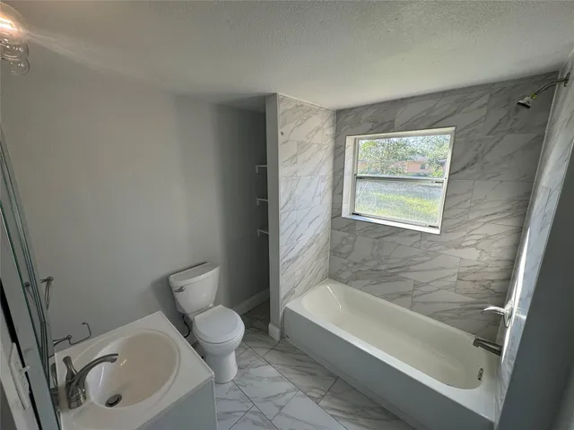 $1,550 | 512 Rice Street, Angleton, TX 77515