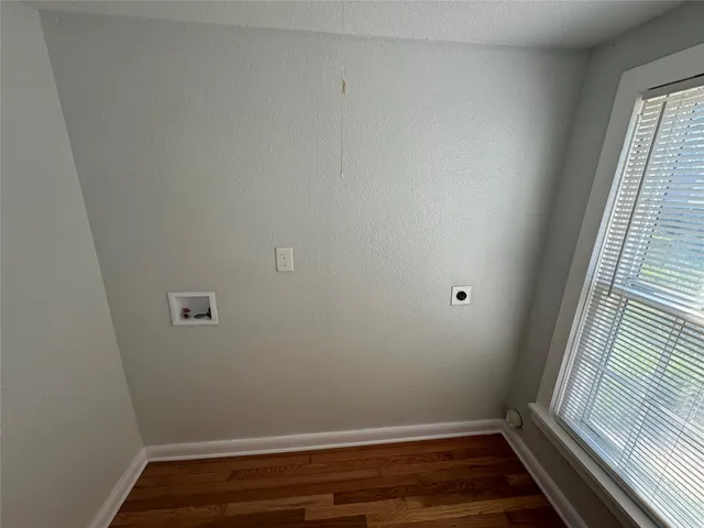 $1,550 | 512 Rice Street, Angleton, TX 77515