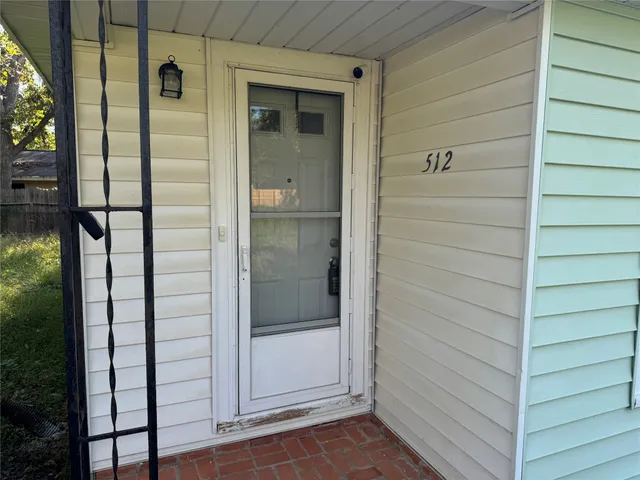 $1,550 | 512 Rice Street, Angleton, TX 77515