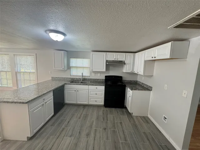 $1,550 | 512 Rice Street, Angleton, TX 77515