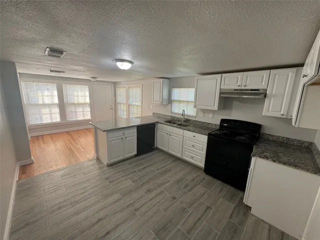 $1,550 | 512 Rice Street, Angleton, TX 77515