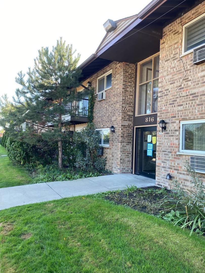 816 East Old Willow Road, Unit 112 Prospect Heights, IL 60070 - Photo 2 of 17 a front view of a house with garden
