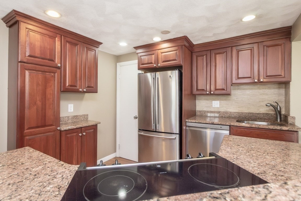 32 Hamilton Road, Unit 32 Wakefield, MA 01880 - Photo 10 of 39