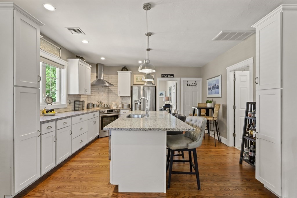 52 Curlew Road Quincy, MA 02169 - Photo 4 of 35