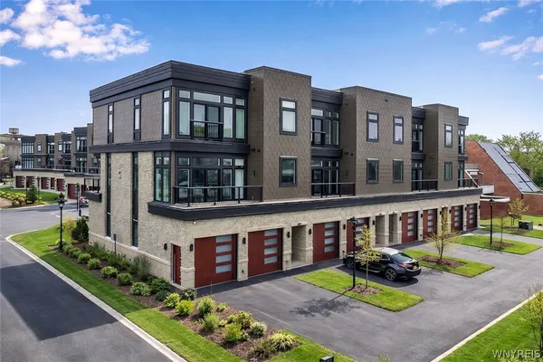 $869,000 | 258 Lakefront Boulevard, Buffalo, NY 14202