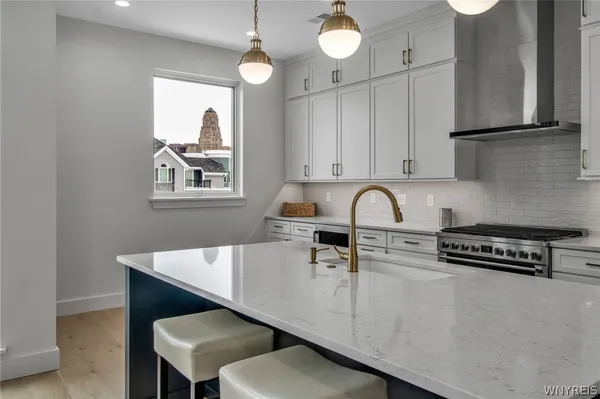 $869,000 | 258 Lakefront Boulevard, Buffalo, NY 14202