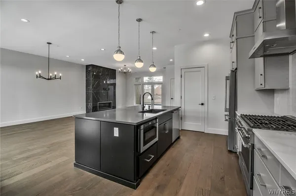 $869,000 | 258 Lakefront Boulevard, Buffalo, NY 14202