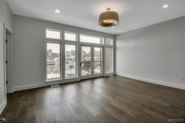 $869,000 | 258 Lakefront Boulevard, Buffalo, NY 14202