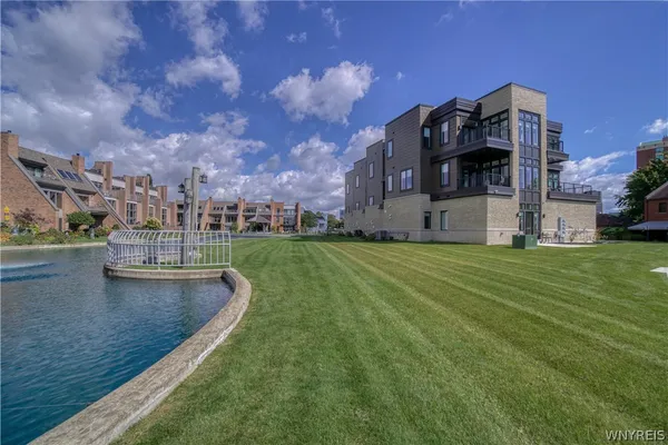 $869,000 | 258 Lakefront Boulevard, Buffalo, NY 14202