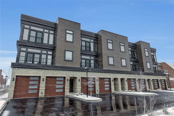 $869,000 | 258 Lakefront Boulevard, Buffalo, NY 14202