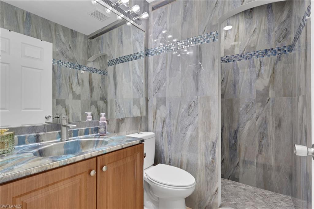 4075 24th Avenue Northeast Naples, FL 34120 - Photo 13 of 21 Guest bathroom