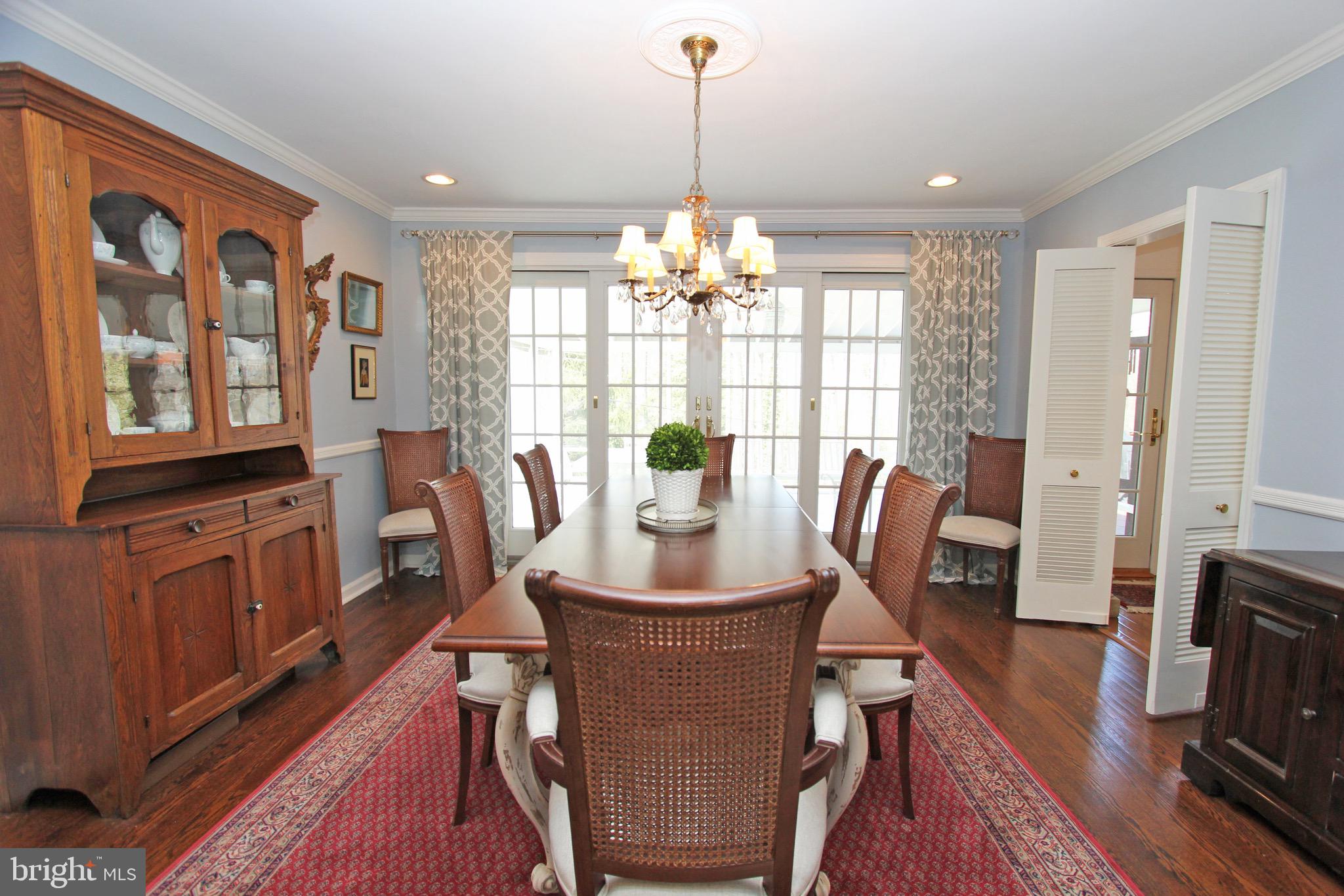 419 Woodcrest Road Wayne, PA 19087 - Photo 6 of 44 recessed lighting, crown molding and space!