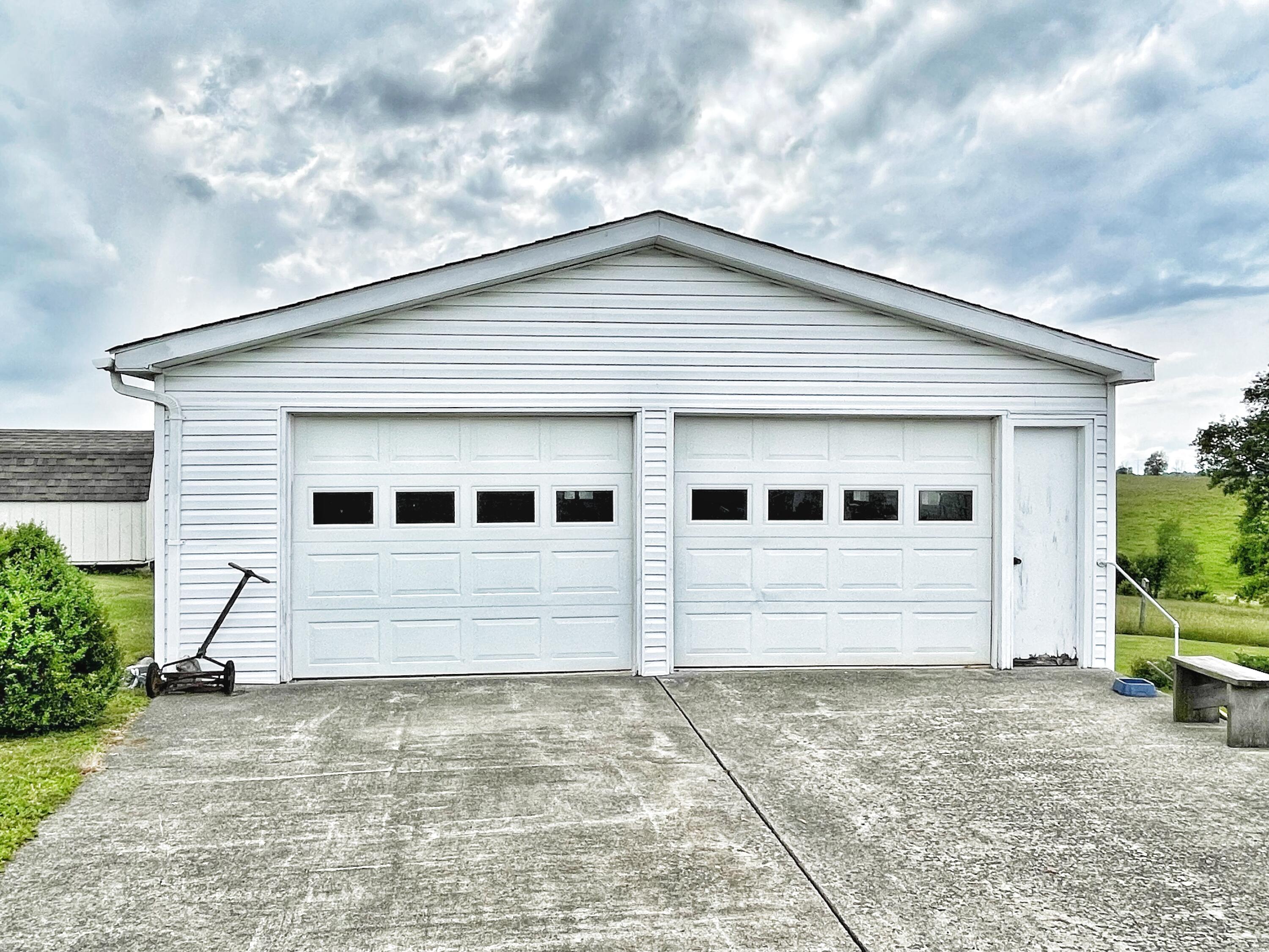 835 Lexington Road Lancaster, KY 40444 - Photo 15 of 31 Garage Exterior