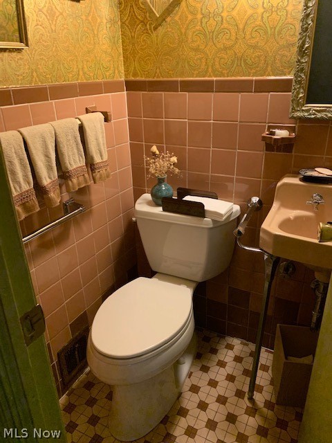 2380 Saybrook Road Cleveland, OH 44118 - Photo 7 of 9
