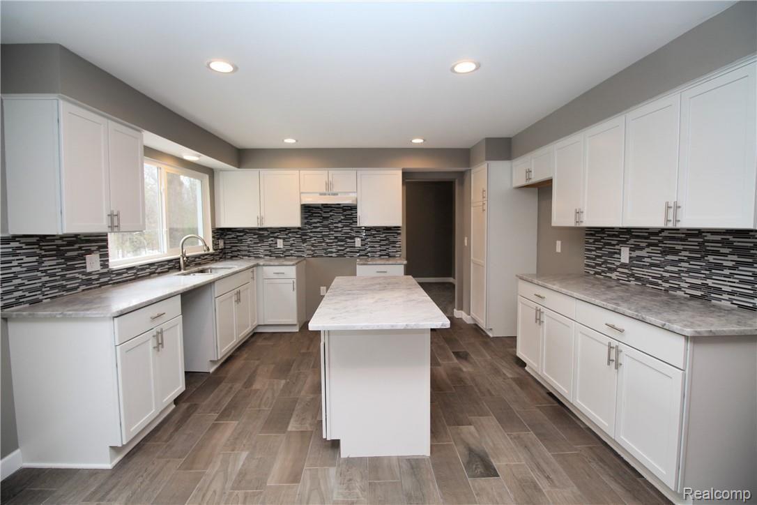 1372 East Fairview Lane Rochester, MI 48306 - Photo 6 of 34 5.jpg