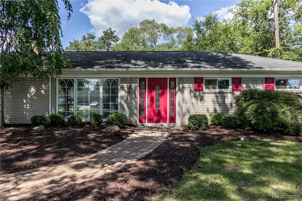 32740 Raphael Road Farmington, MI 48336 - Photo 5 of 36