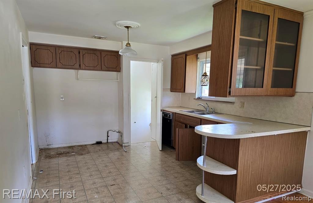7210 Weingartz Street Center Line, MI 48015 - Photo 3 of 6 Gallery Image 3