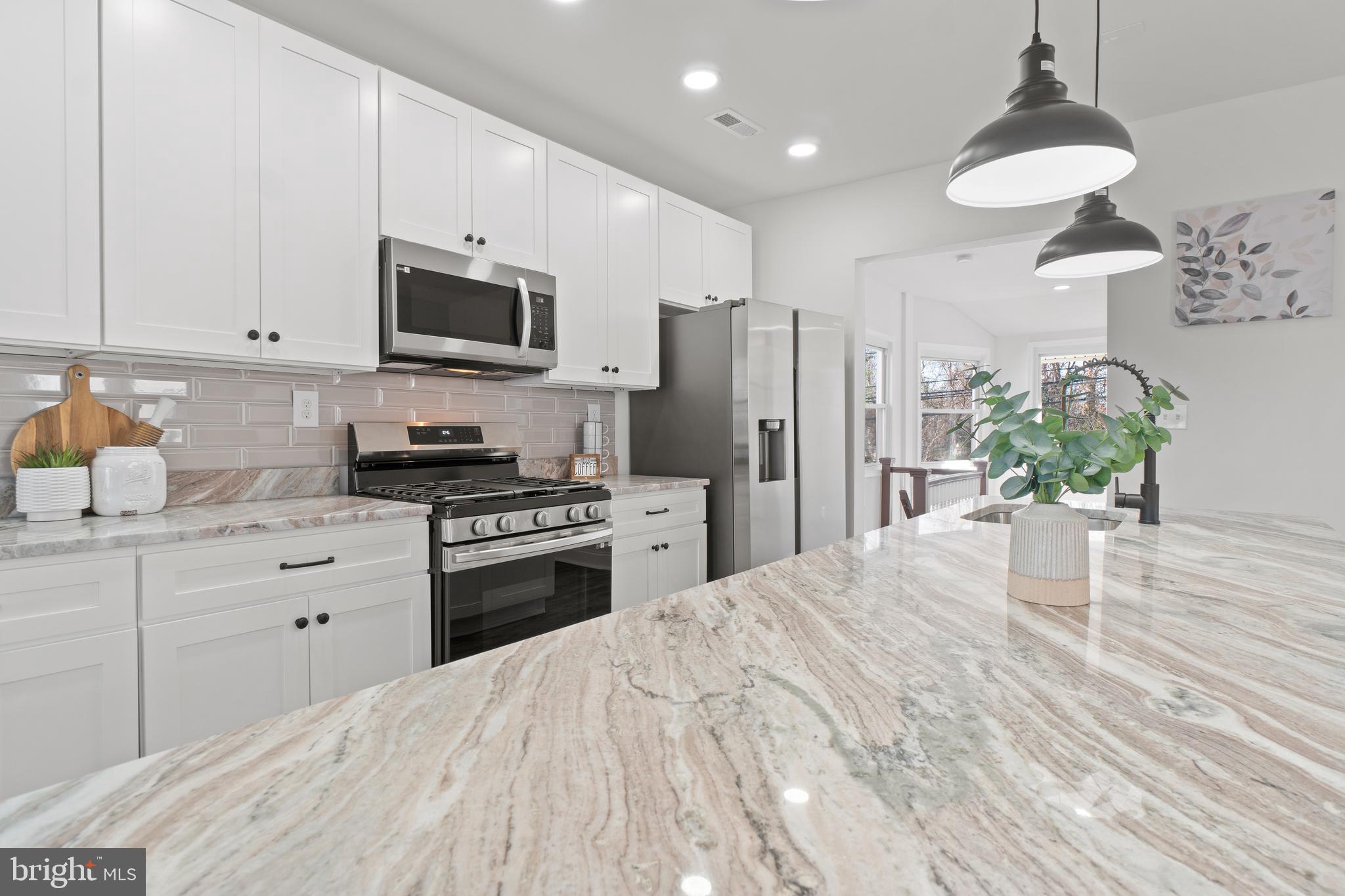 2807 Ruscombe Lane Baltimore, MD 21215 - Photo 12 of 55 Granite Countertops