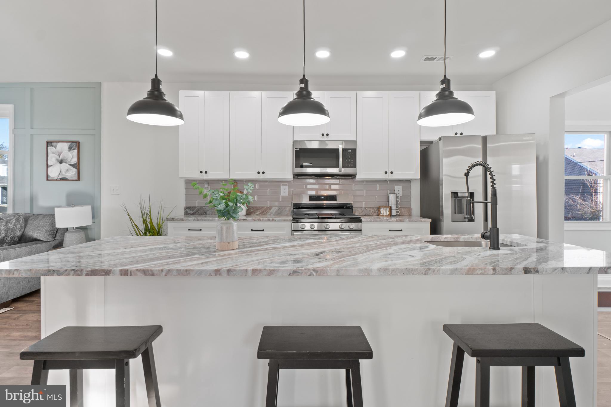 2807 Ruscombe Lane Baltimore, MD 21215 - Photo 13 of 55 Large eat-in Island