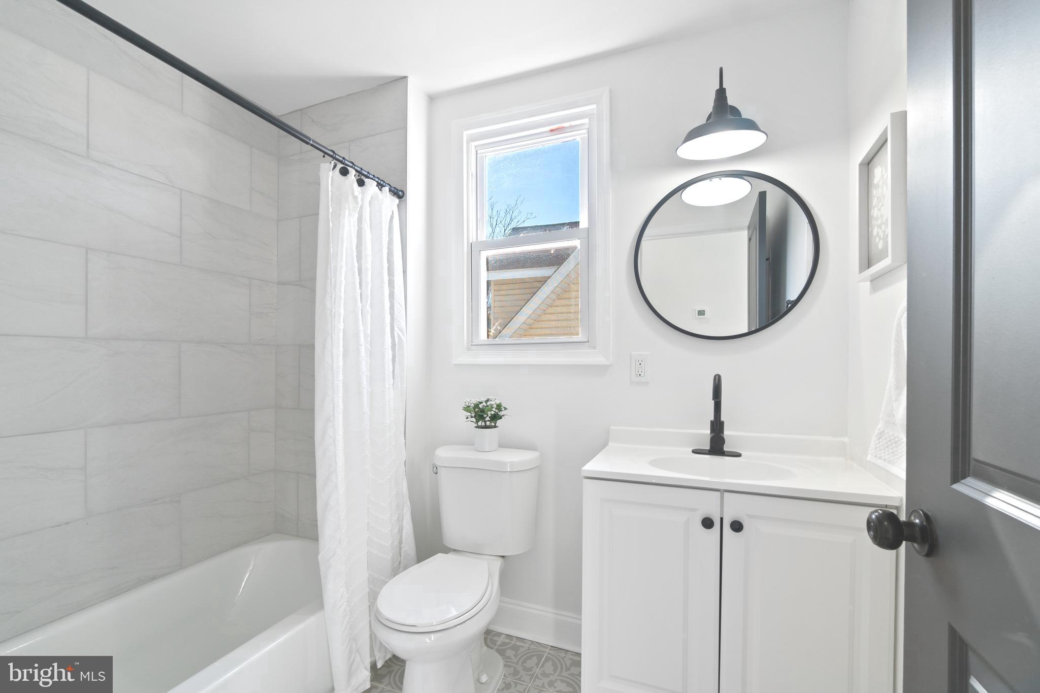 2807 Ruscombe Lane Baltimore, MD 21215 - Photo 24 of 55 2nd Floor Hall Bath