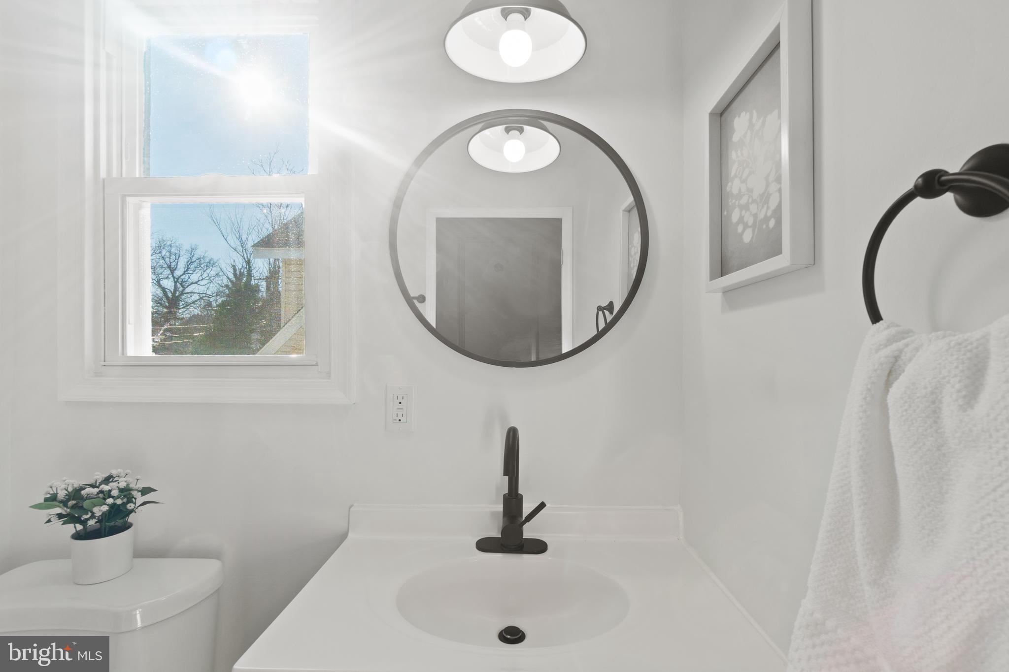 2807 Ruscombe Lane Baltimore, MD 21215 - Photo 25 of 55 2nd Floor Hall Bath