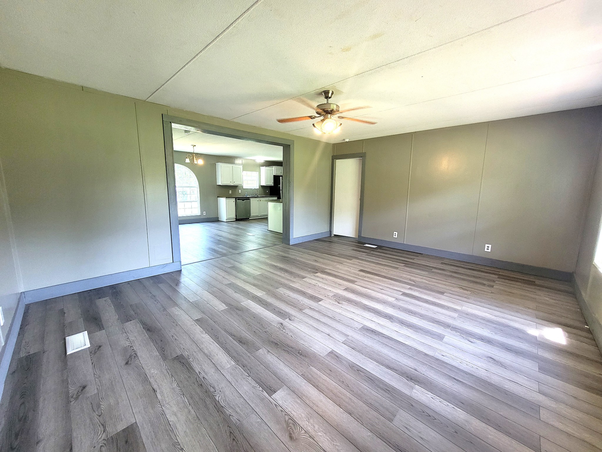 995 Coaling Road Charlotte, TN 37036 - Photo 4 of 17 Gallery Image 4