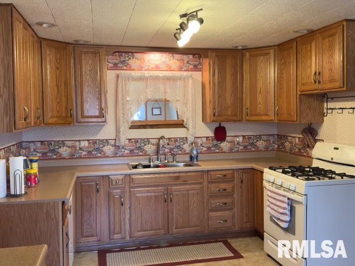 950 North 6th Avenue Canton, IL 61520 - Photo 11 of 34