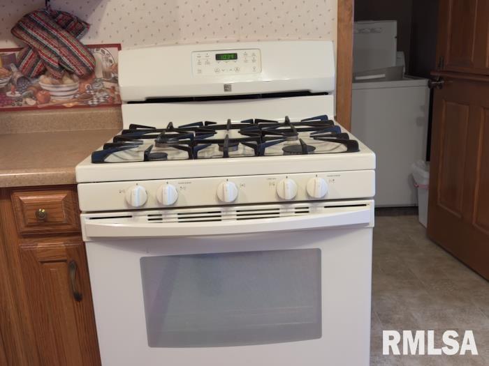 950 North 6th Avenue Canton, IL 61520 - Photo 12 of 34