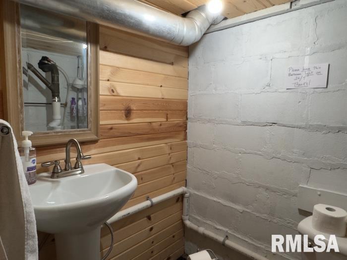 950 North 6th Avenue Canton, IL 61520 - Photo 21 of 34