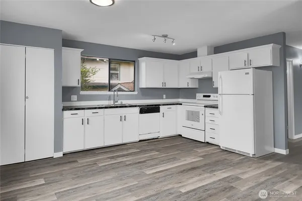 $2,900 | 338 16th Avenue, Unit B, Seattle, WA 98122