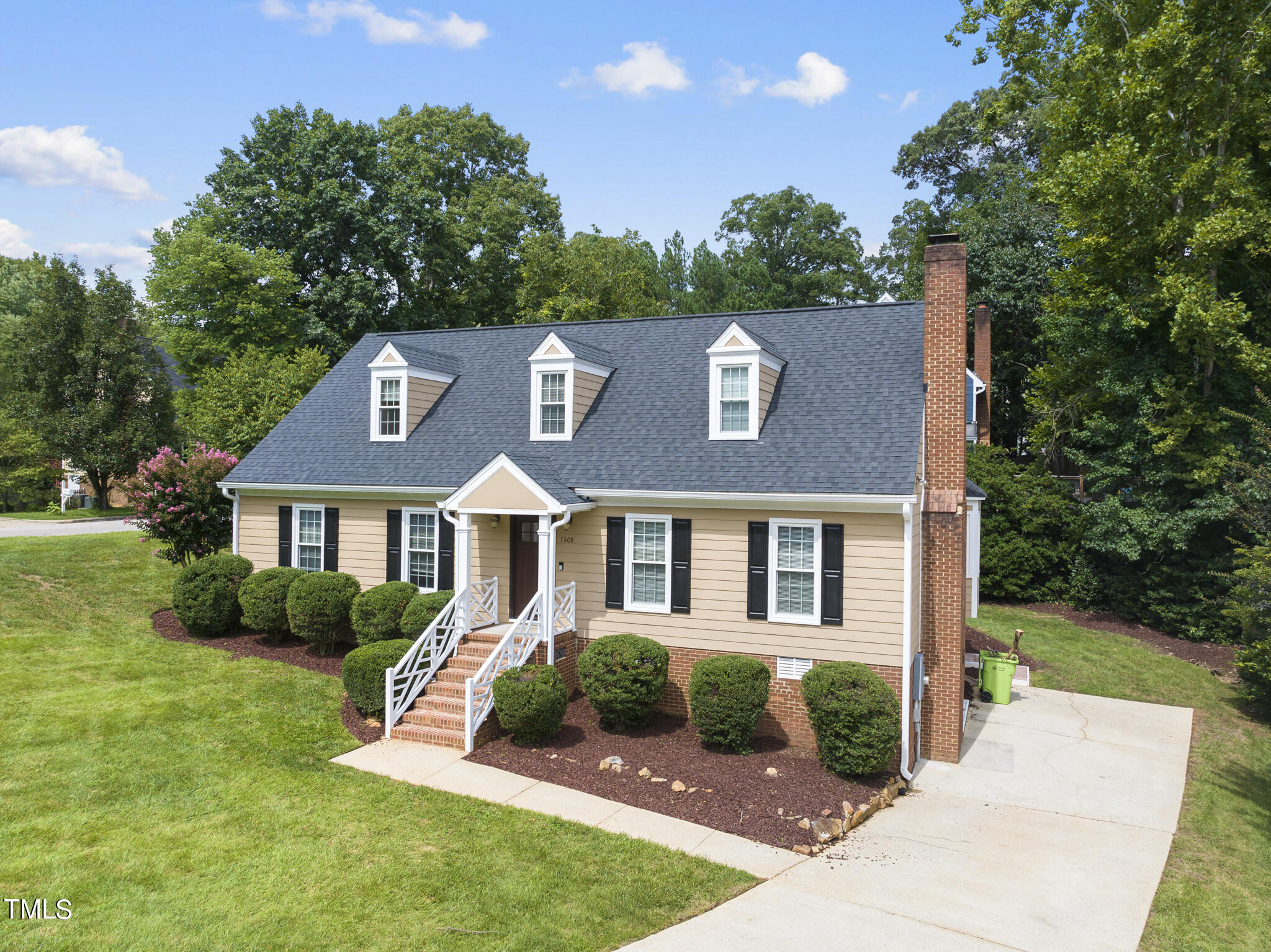 7608 Harborough Court Raleigh, NC 27613 - Photo 2 of 27 Exterior