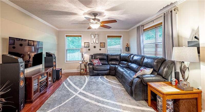 1585 Arndt Road Pittsburgh, PA 15237 - Photo 2 of 25 Gallery Image 2