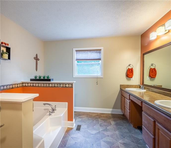 1585 Arndt Road Pittsburgh, PA 15237 - Photo 16 of 25 Gallery Image 16
