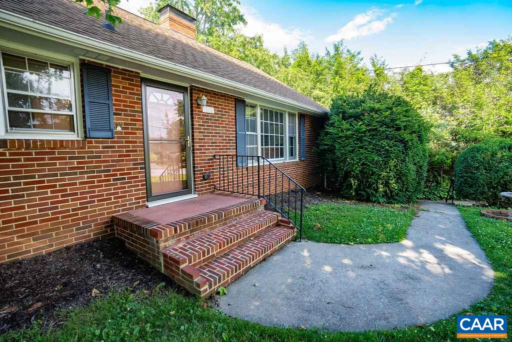 1915 Park Road Waynesboro, VA 22980 - Photo 1 of 20 Gallery Image 1