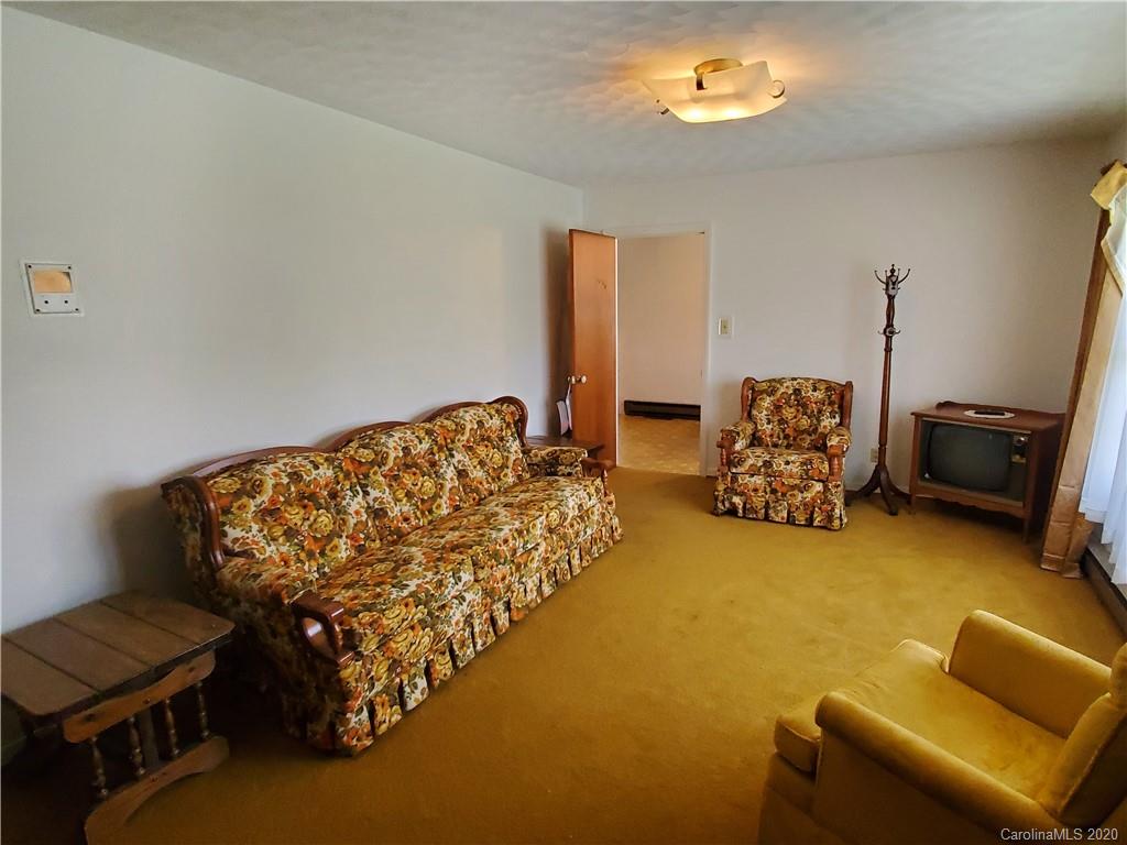 5664 Riverbend Road Claremont, NC 28610 - Photo 8 of 18 Gallery Image 8